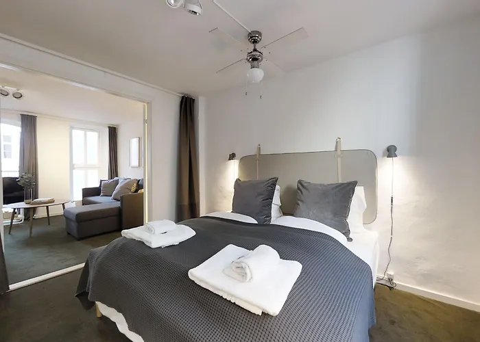 Churchill 2Br By Daniel&Jacob'S