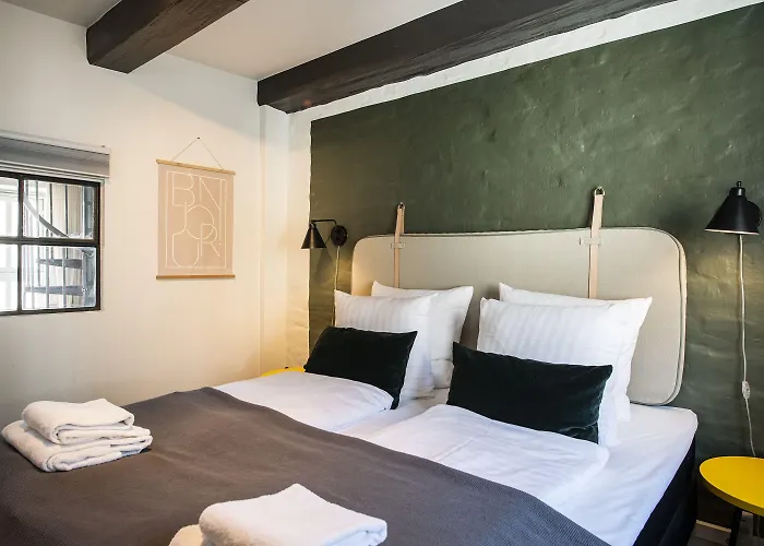 Churchill 2Br By Daniel&Jacob'S