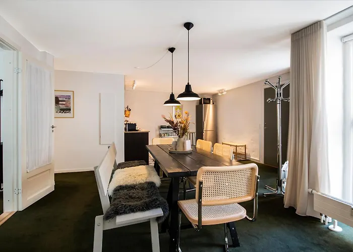 Churchill 2br By Daniel&jacob's