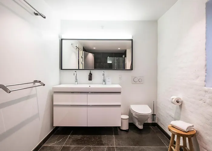 Churchill 2br By Daniel&jacob's